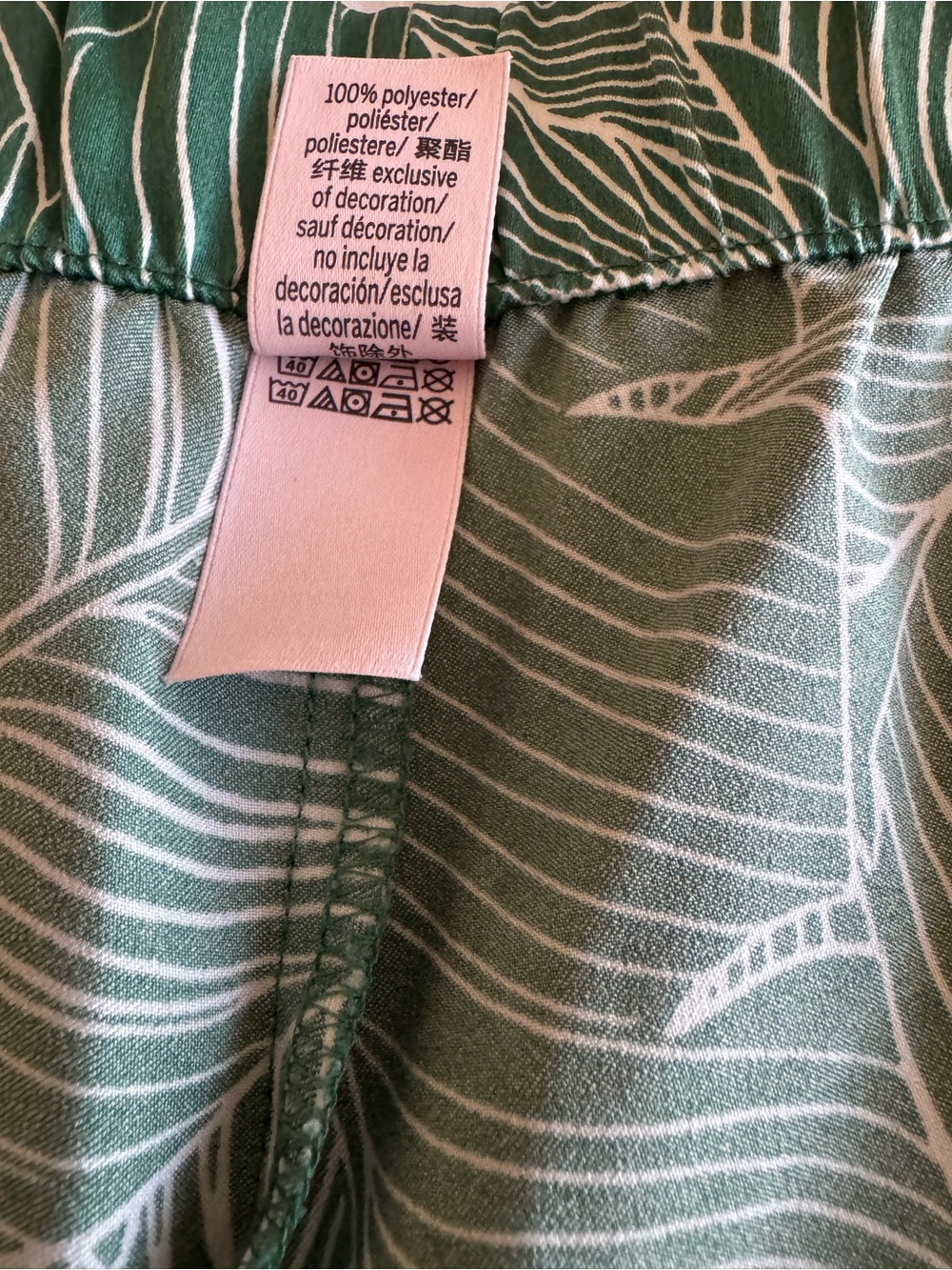 🛍️FINAL PRICE🛍️ Victoria's Secret Green Leaf Satin Cami & Shorts Pajama Set - Picture 7 of 9